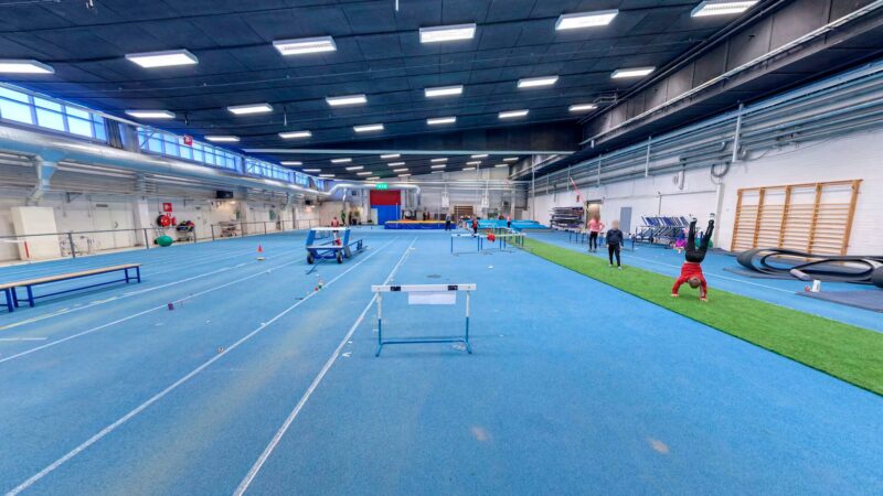 Yleisurheilua Tampereen Messu- ja urheilukeskuksen B-hallissa